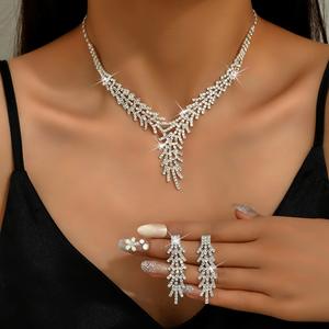 Wholesale Accessories: Women's Snowflake Necklace & Claw Chain Earrings Set - Simple Bridal & Birthday Party Jewelry Gift